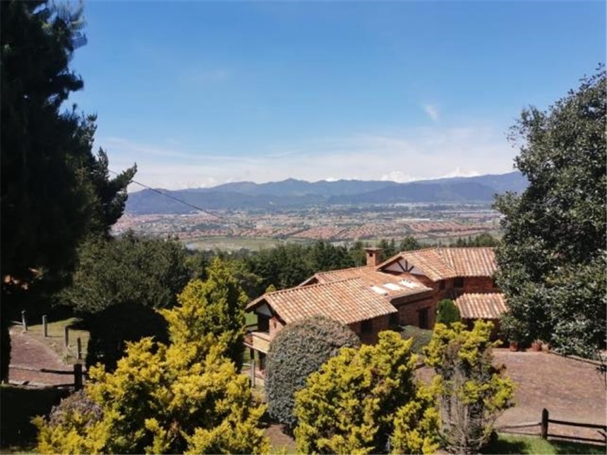 Casa en venta en Altos De Yerbabuena, Chía · foto 3 de 24