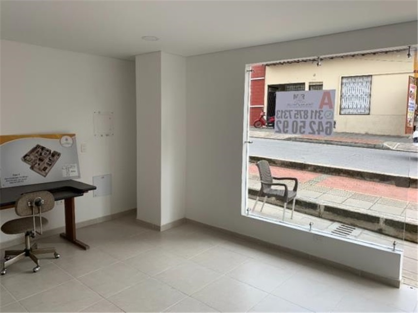 Local en Arriendo - Más