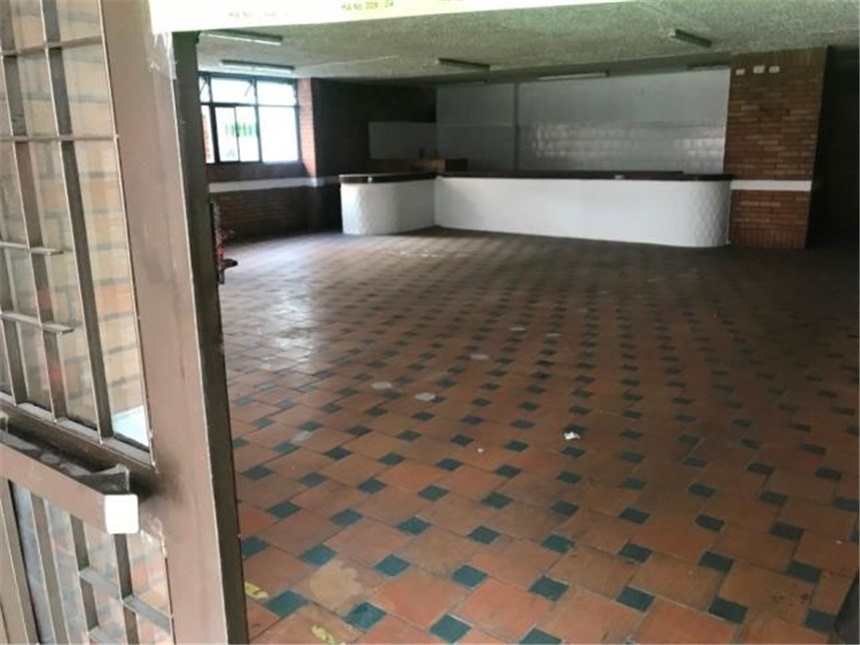 Local en Arriendo - Más