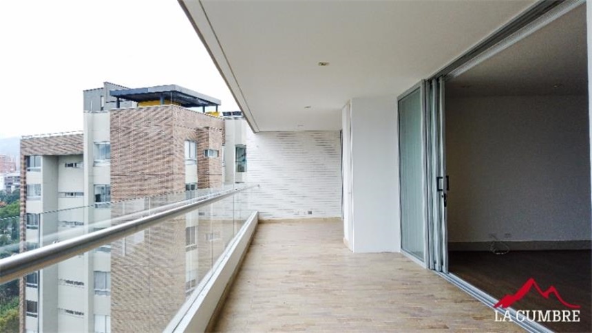 Apartamento en arriendo en El Poblado, Medellín · foto 2 de 15