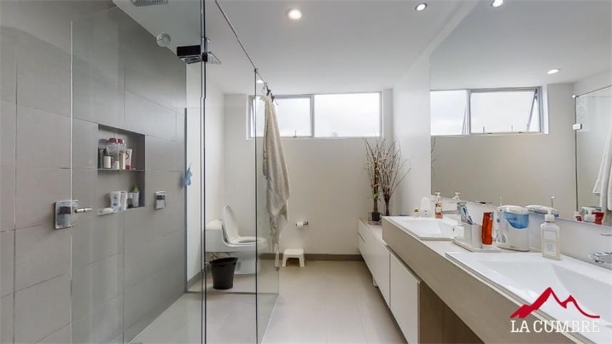 Casa de 4 alcobas en venta en Loma El Atravesado, Envigado, 213 m² · foto 17 de 24