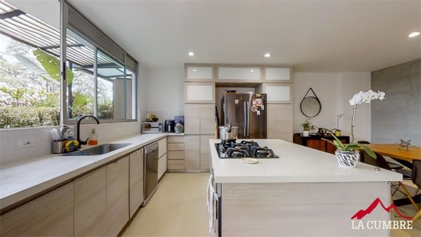 Casa de 4 alcobas en venta en Loma El Atravesado, Envigado, 213 m² · foto 8 de 24
