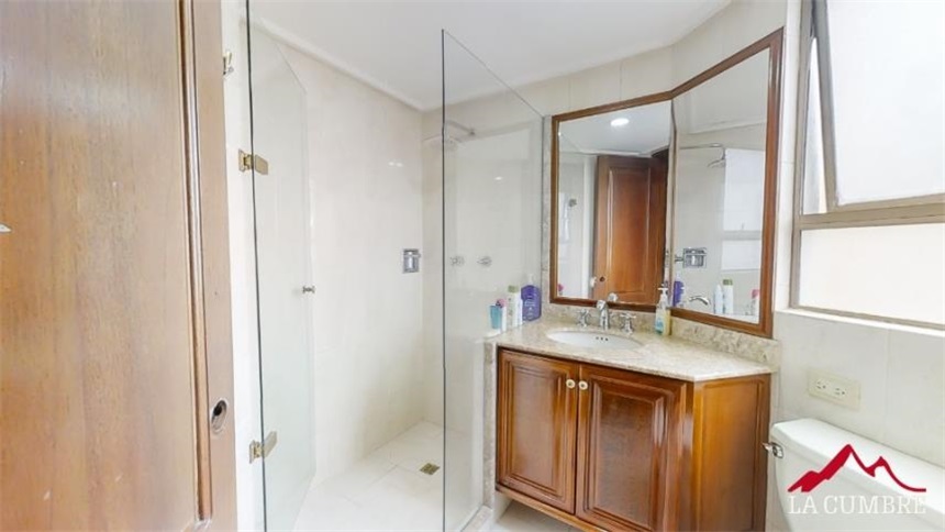 Apartamento en venta en El Poblado, Medellín · foto 20 de 24