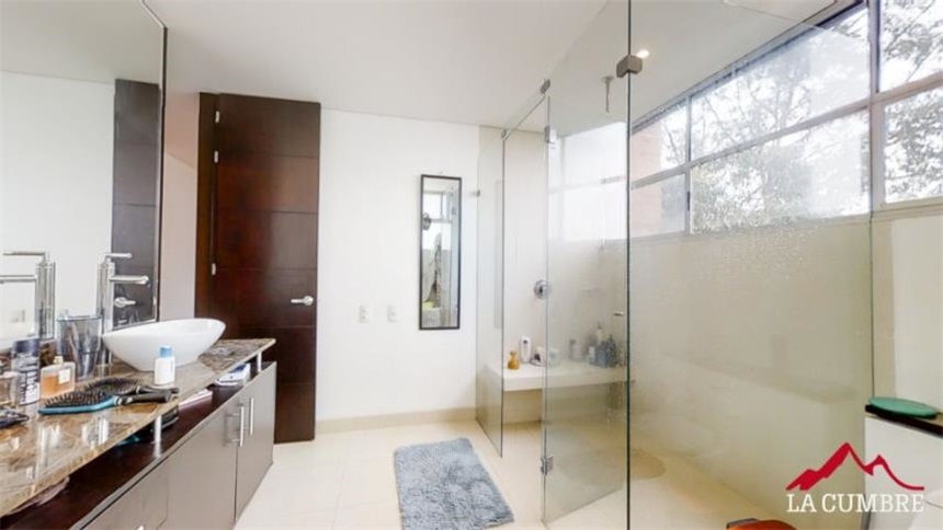 Apartamento de 3 alcobas en arriendo en El Poblado, Medellín, 220 m² · foto 10 de 16