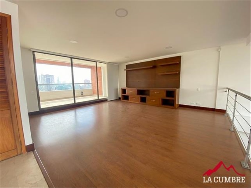 Apartamento de 4 alcobas en venta en Los Naranjos, Medellín, 390 m² · foto 13 de 17