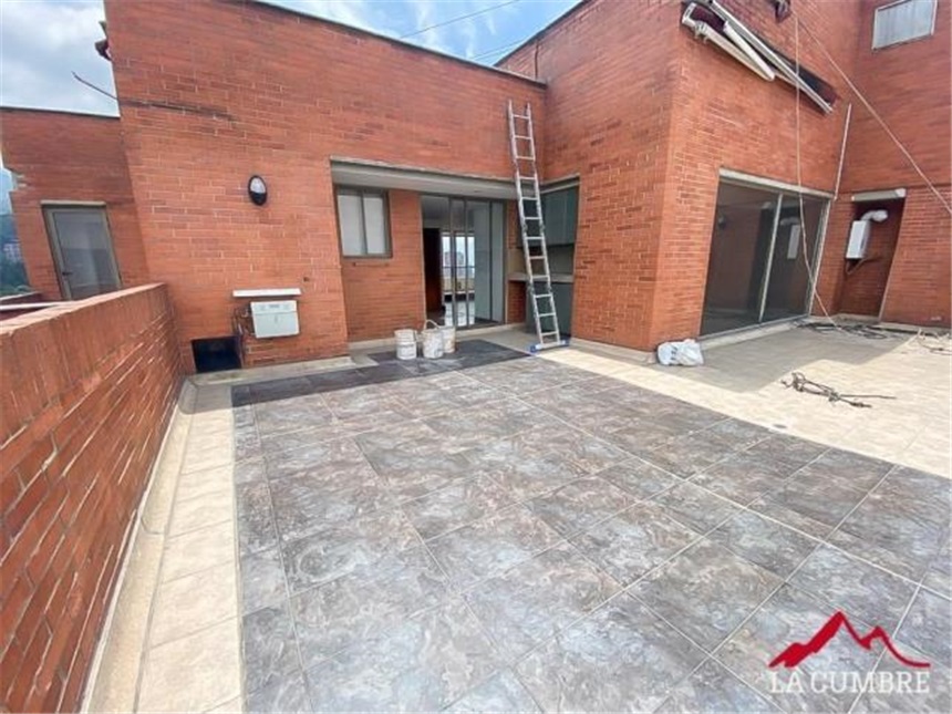 Apartamento de 4 alcobas en venta en Los Naranjos, Medellín, 390 m² · foto 16 de 17