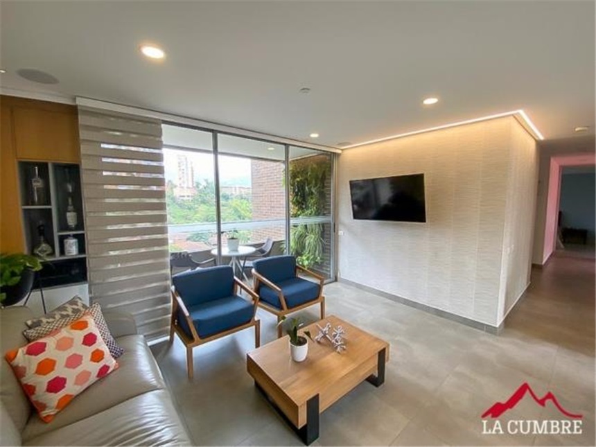 Apartamento en venta en Loma Del Chocho, Envigado · foto 2 de 12