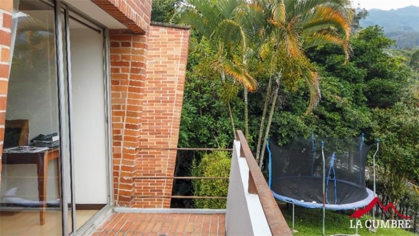 Casa de 3 alcobas en venta en Loma El Atravesado, Envigado, 235 m² · foto 8 de 14