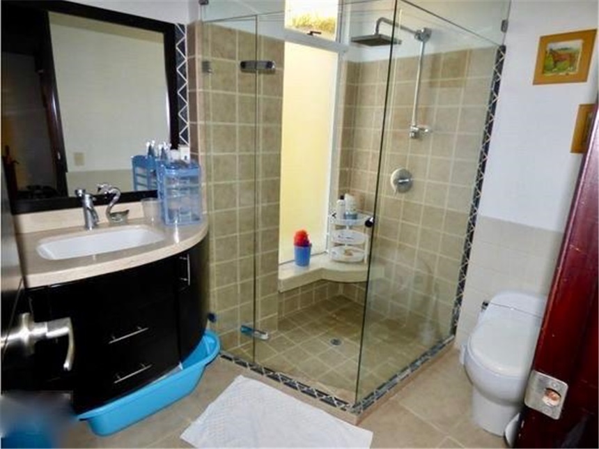 Casa de 5 alcobas en venta en El Poblado, Medellín, 400 m² · foto 24 de 24