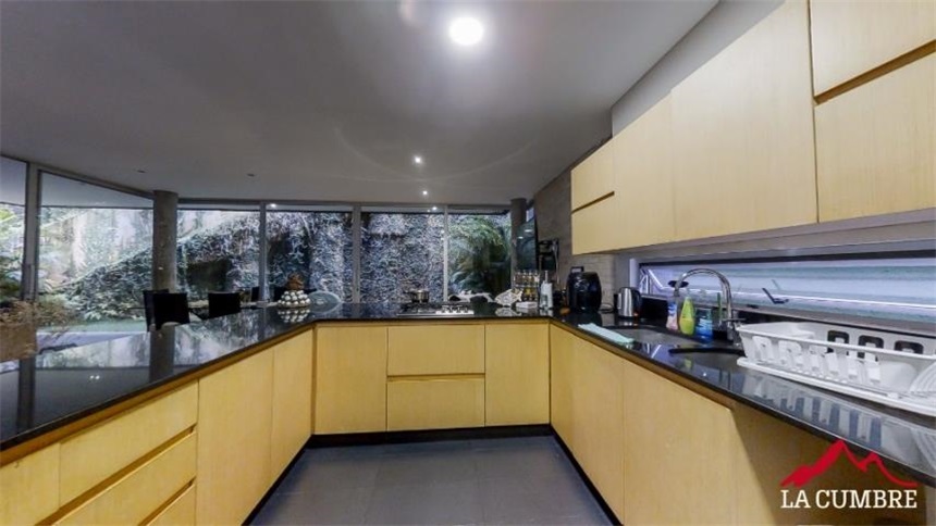 Casa de 4 alcobas en venta en Loma El Atravesado, Envigado, 380 m² · foto 9 de 18