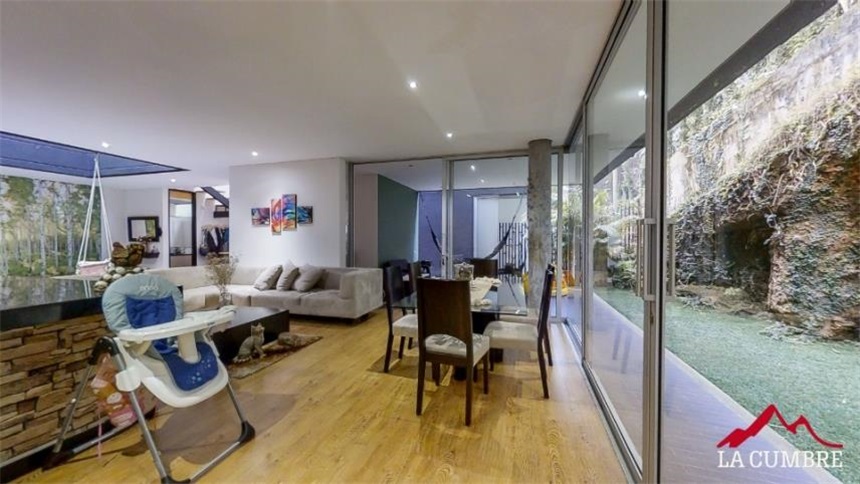 Casa de 4 alcobas en venta en Loma El Atravesado, Envigado, 380 m² · foto 7 de 18