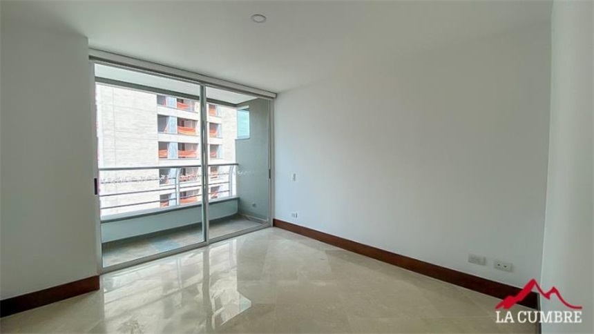 Apartamento de 3 alcobas en arriendo en Santa María De Los Ángeles, Medellín, 330 m² · foto 8 de 18
