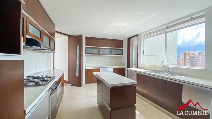 Apartamento de 3 alcobas en arriendo en Santa María De Los Ángeles, Medellín, 330 m² · foto 7 de 18