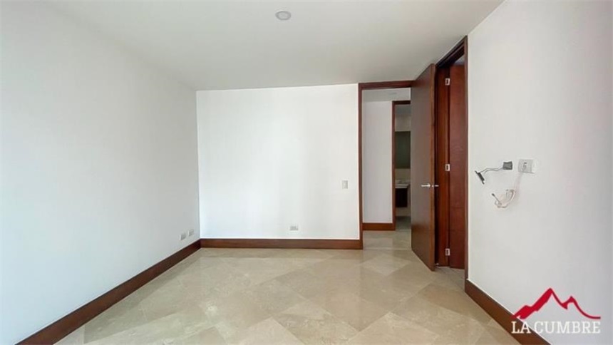 Apartamento de 3 alcobas en arriendo en Santa María De Los Ángeles, Medellín, 330 m² · foto 12 de 18