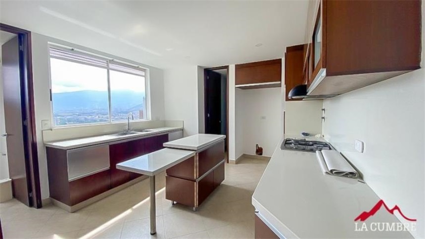 Apartamento de 3 alcobas en arriendo en Santa María De Los Ángeles, Medellín, 330 m² · foto 6 de 18
