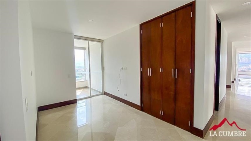 Apartamento de 3 alcobas en arriendo en Santa María De Los Ángeles, Medellín, 330 m² · foto 10 de 18