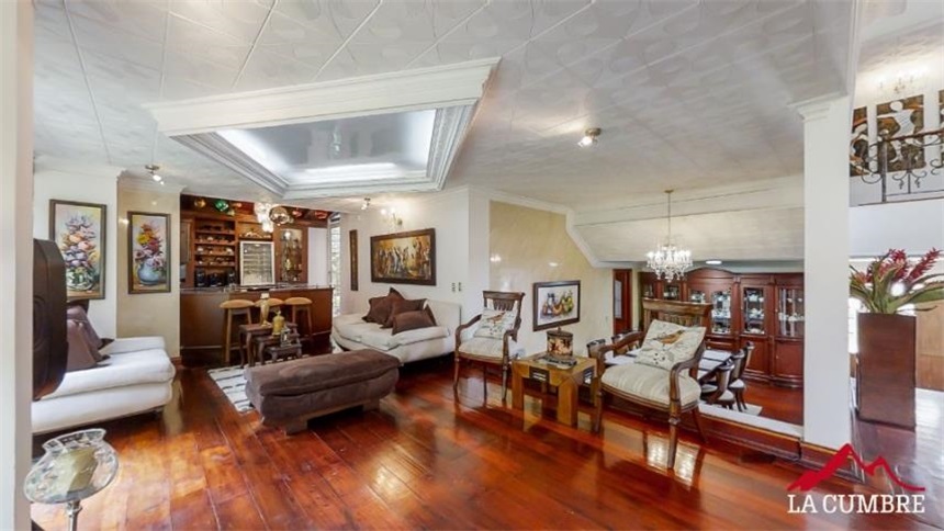 Casa de 5 alcobas en venta en Los Naranjos, Medellín, 400 m² · foto 9 de 24