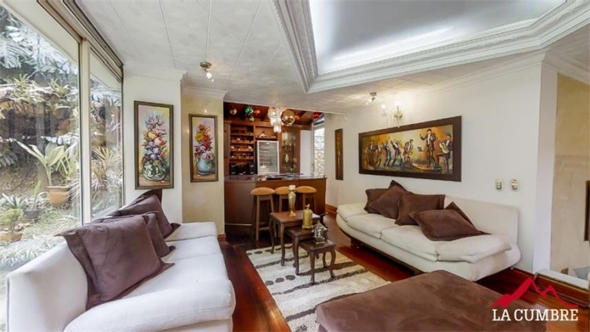 Casa de 5 alcobas en venta en Los Naranjos, Medellín, 400 m² · foto 11 de 24