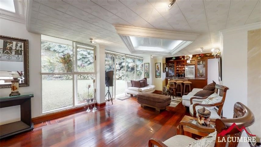 Casa de 5 alcobas en venta en Los Naranjos, Medellín, 400 m² · foto 7 de 24