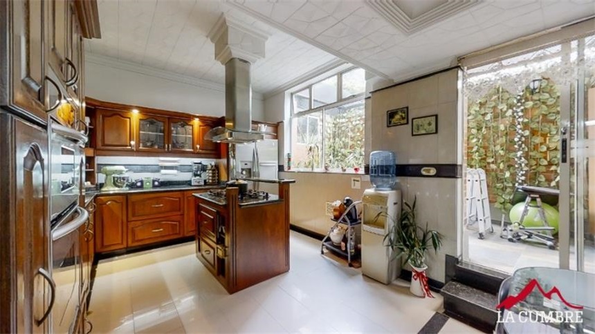Casa de 5 alcobas en venta en Los Naranjos, Medellín, 400 m² · foto 15 de 24