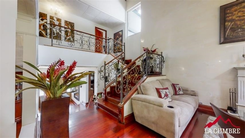 Casa de 5 alcobas en venta en Los Naranjos, Medellín, 400 m² · foto 4 de 24
