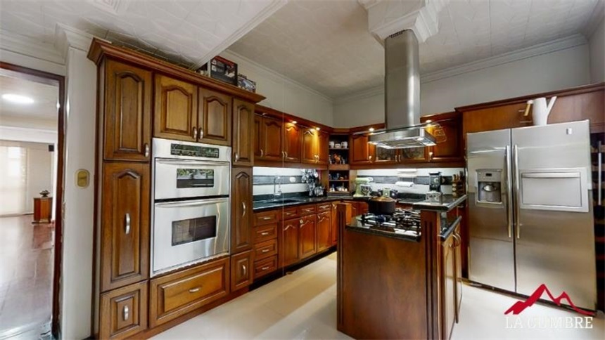 Casa de 5 alcobas en venta en Los Naranjos, Medellín, 400 m² · foto 16 de 24