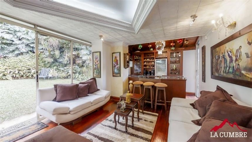 Casa de 5 alcobas en venta en Los Naranjos, Medellín, 400 m² · foto 12 de 24