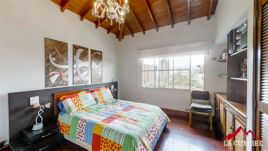 Casa de 5 alcobas en venta en Los Naranjos, Medellín, 400 m² · foto 21 de 24