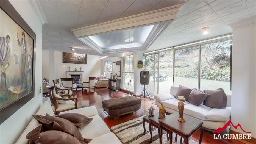Casa de 5 alcobas en venta en Los Naranjos, Medellín, 400 m² · foto 13 de 24