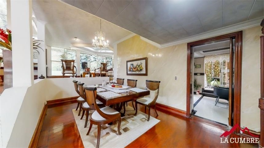 Casa de 5 alcobas en venta en Los Naranjos, Medellín, 400 m² · foto 5 de 24