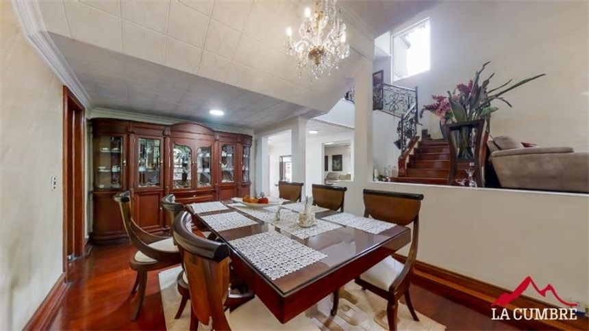 Casa de 5 alcobas en venta en Los Naranjos, Medellín, 400 m² · foto 6 de 24
