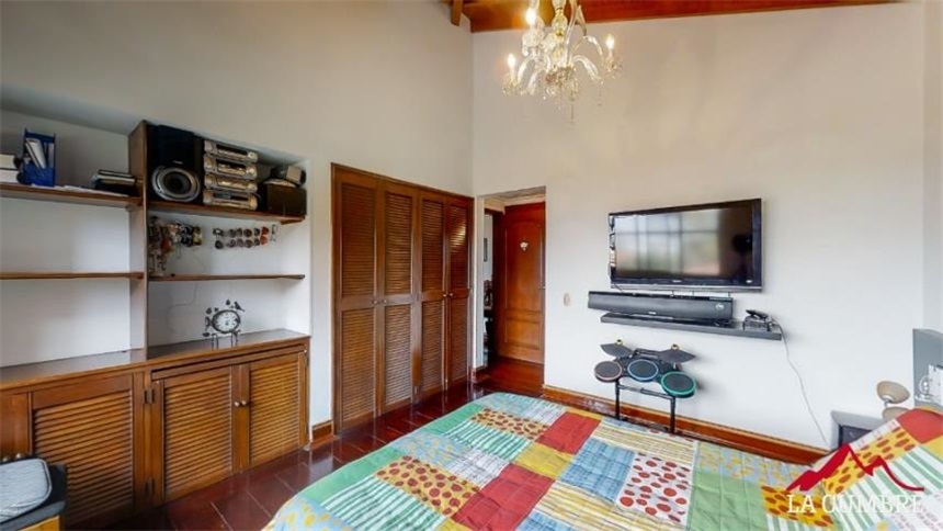 Casa de 5 alcobas en venta en Los Naranjos, Medellín, 400 m² · foto 22 de 24