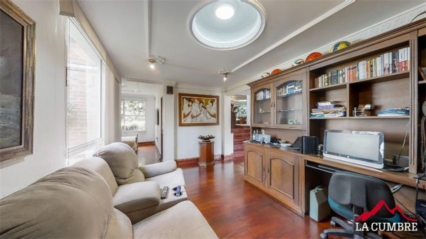 Casa de 5 alcobas en venta en Los Naranjos, Medellín, 400 m² · foto 17 de 24
