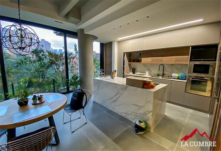 Apartamento de 3 alcobas en arriendo en Las Lomas, Medellín, 255 m² · foto 8 de 15