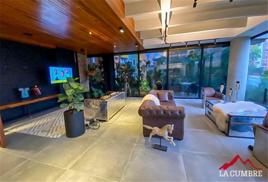 Apartamento de 3 alcobas en arriendo en Las Lomas, Medellín, 255 m² · foto 3 de 15
