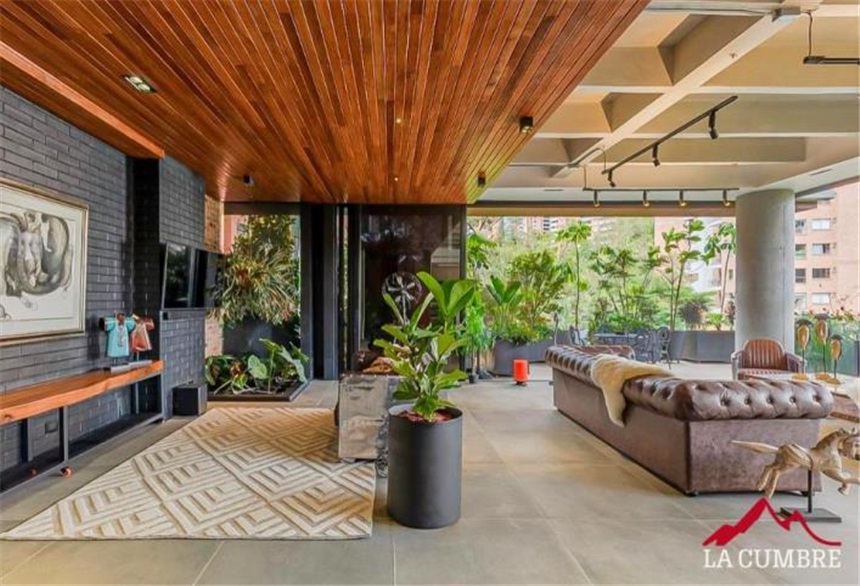 Apartamento de 3 alcobas en arriendo en Las Lomas, Medellín, 255 m² · foto 2 de 15