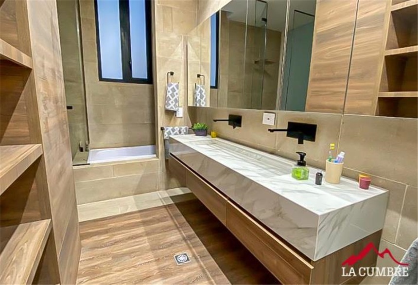 Apartamento de 3 alcobas en arriendo en Las Lomas, Medellín, 255 m² · foto 11 de 15