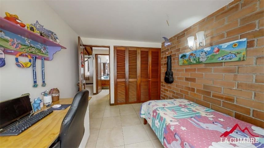 Casa de 4 alcobas en venta en Loma Del Chocho, Envigado, 236 m² · foto 15 de 19
