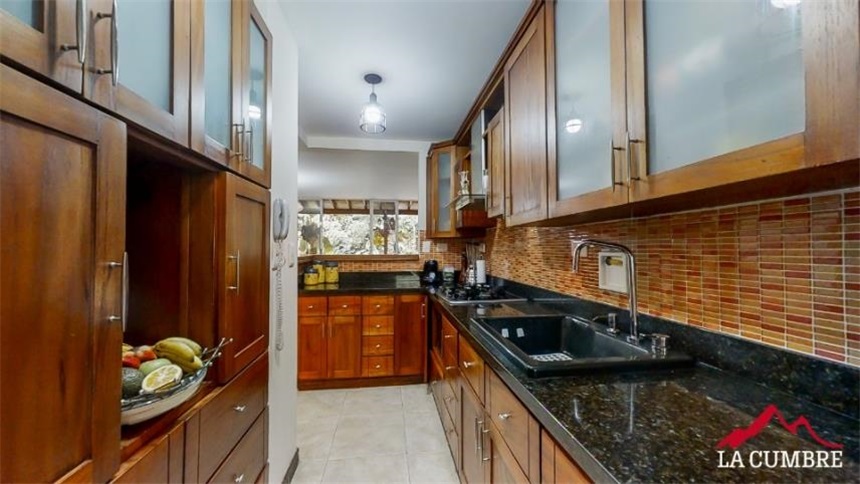Casa de 4 alcobas en venta en Loma Del Chocho, Envigado, 236 m² · foto 6 de 19