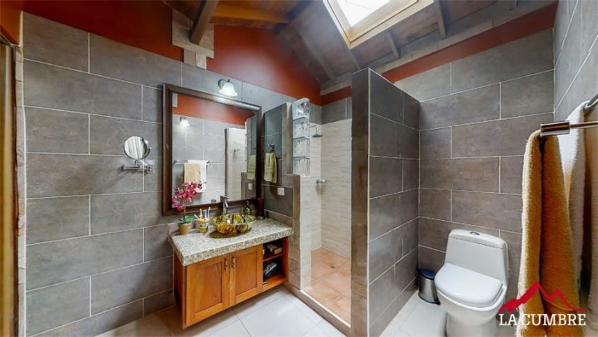 Casa de 4 alcobas en venta en Loma Del Chocho, Envigado, 236 m² · foto 18 de 19