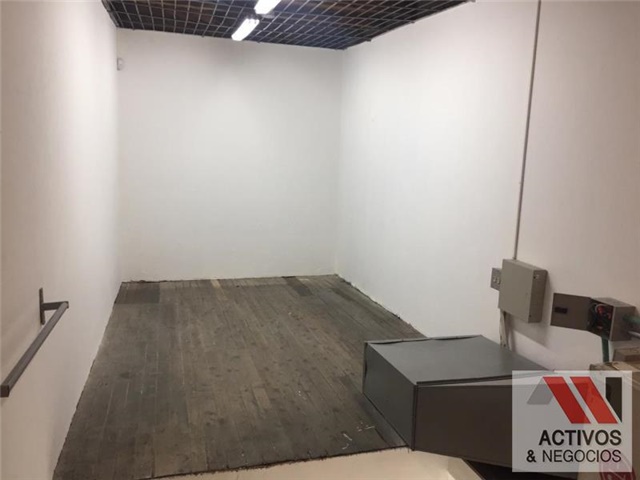Local en Arriendo - Más
