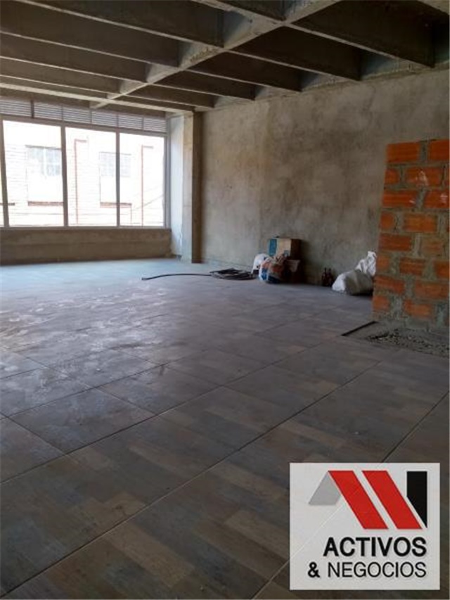 Local en Arriendo - Más