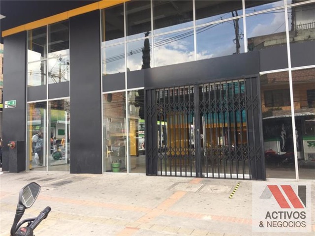 Local en Arriendo - Más