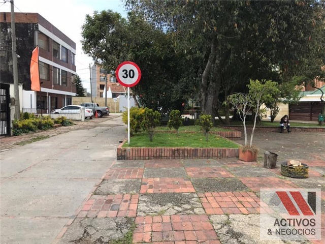 Casa de 3 alcobas en venta en Lago De Suba, Bogotá, 386 m² · foto 2 de 24