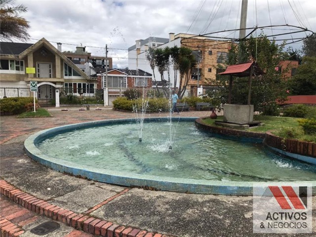 Casa de 3 alcobas en venta en Lago De Suba, Bogotá, 386 m² · foto 4 de 24