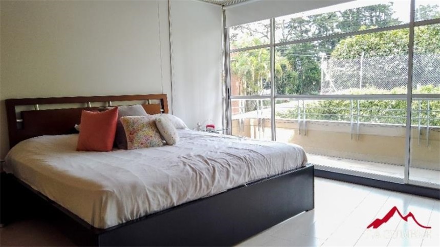 Casa de 3 alcobas en venta en El Tesoro, Medellín, 320 m² · foto 16 de 24
