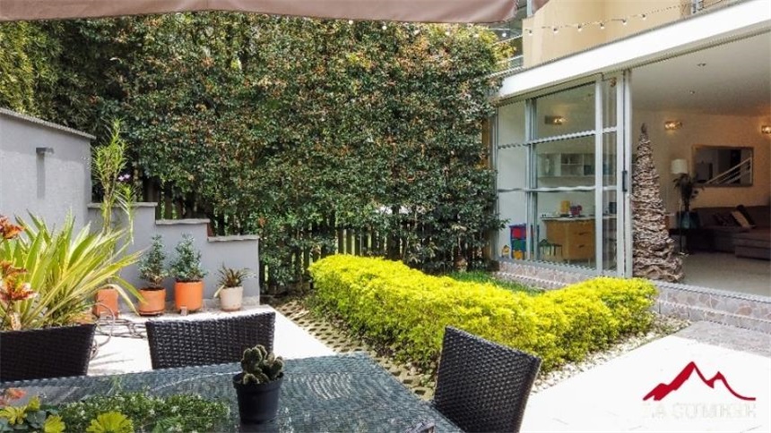 Casa de 3 alcobas en venta en El Tesoro, Medellín, 320 m² · foto 2 de 24