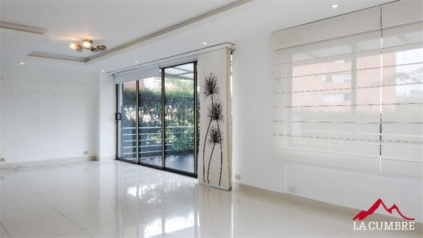 Casa de 4 alcobas en venta en Montessori, Medellín, 284 m² · foto 2 de 24
