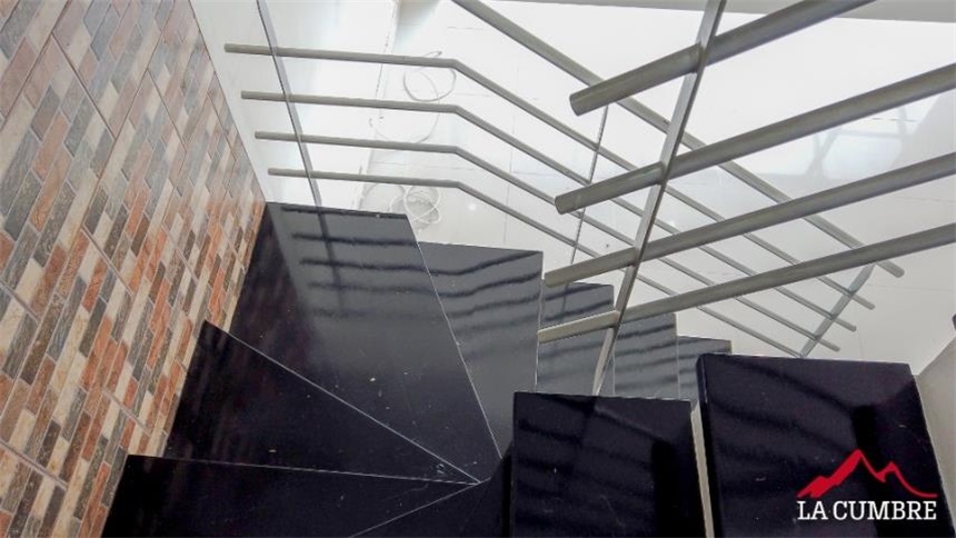 Casa de 4 alcobas en venta en Montessori, Medellín, 284 m² · foto 10 de 24