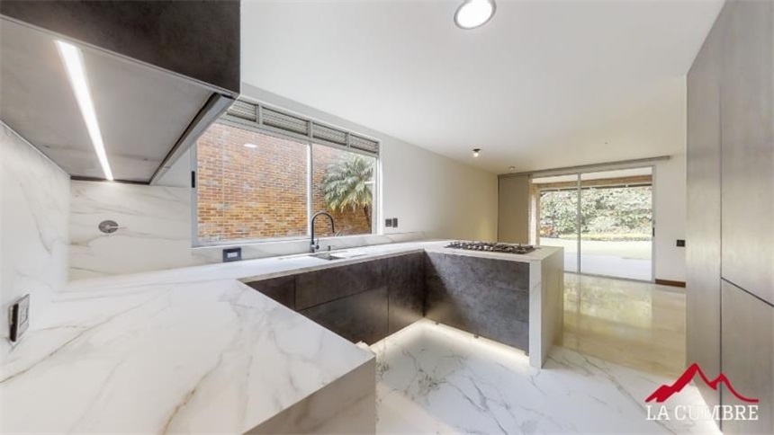 Casa de 4 alcobas en venta en El Poblado, Medellín, 280 m² · foto 5 de 22